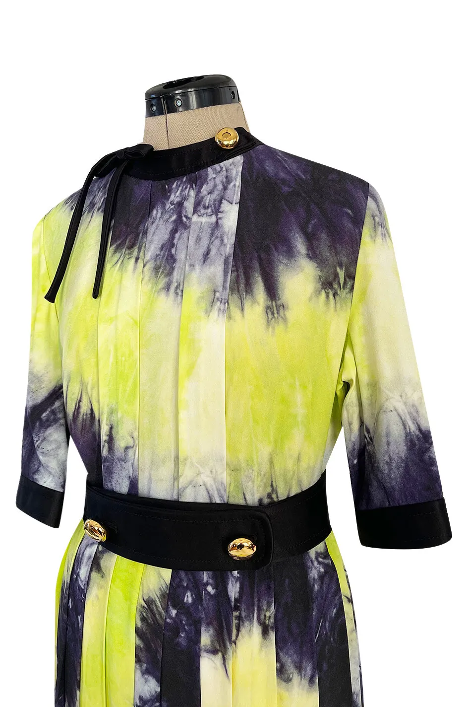 Gorgeous Spring 2019 Prada Look 41 Runway Neon Green & Navy Tie Dye Dress