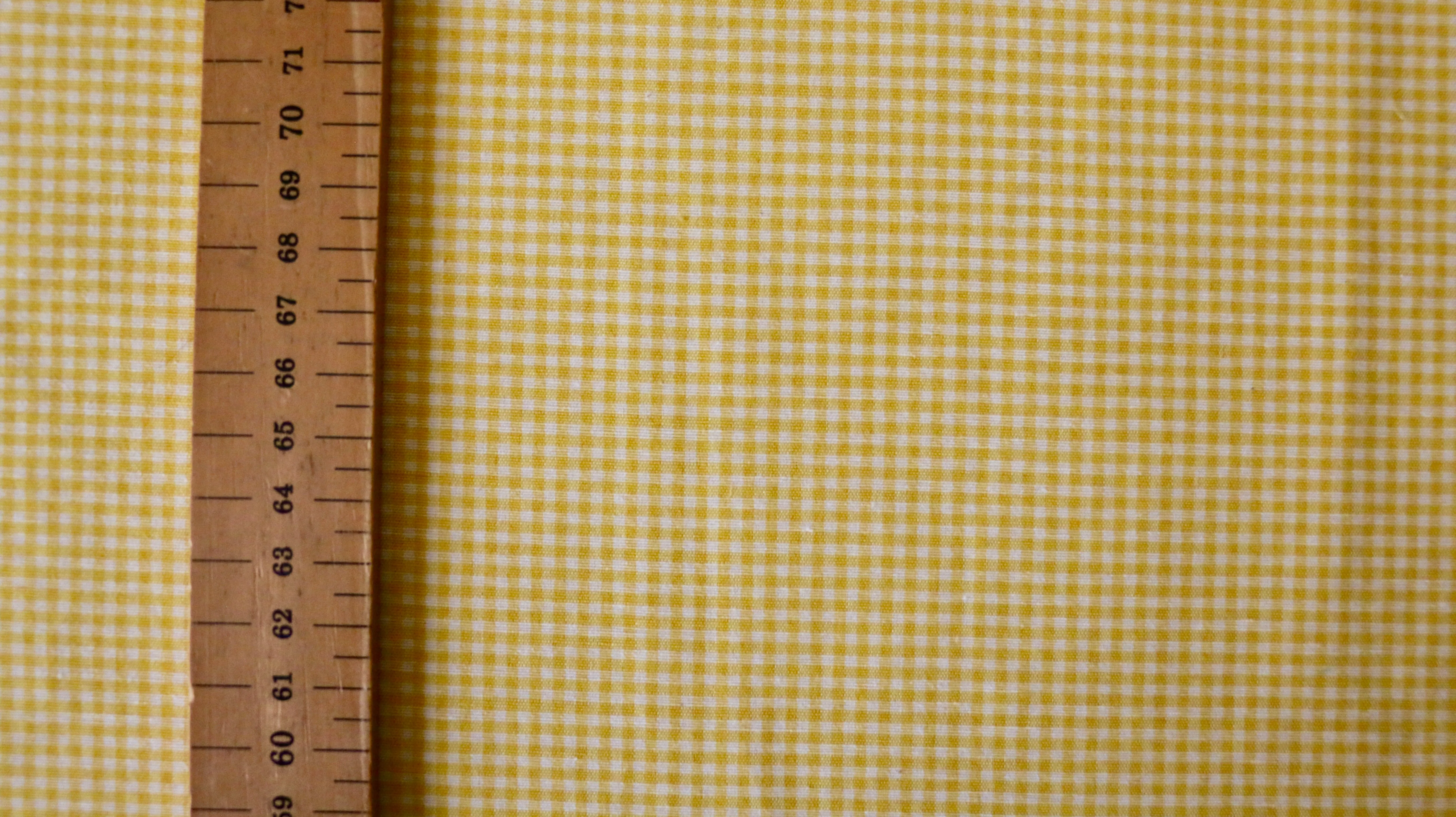 REMNANT 0.50m x 1.45m -POLYCOTTON POPLIN - Yellow and off-white 2mm gingham design