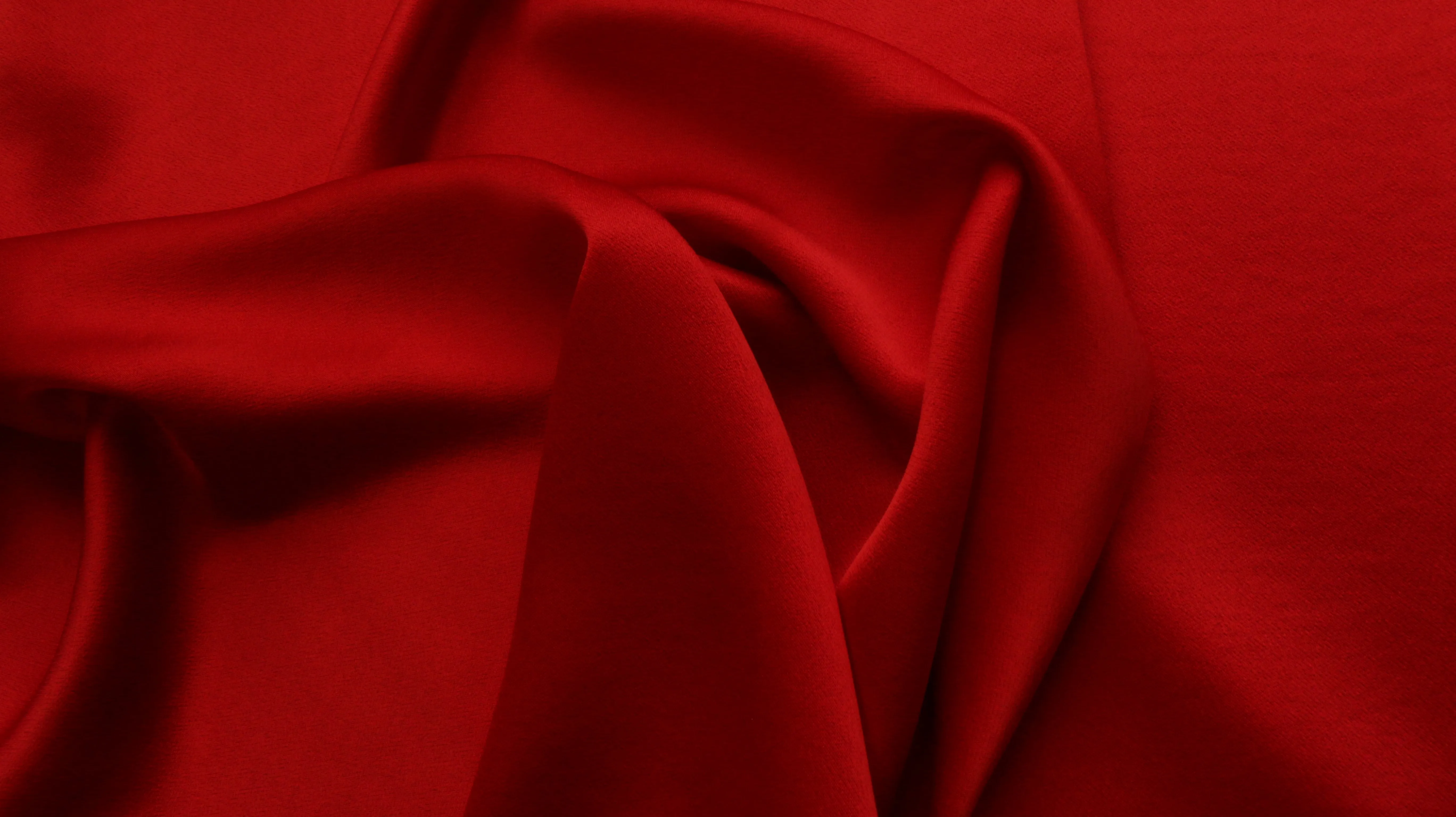 REMNANT 0.80m x 1.46m - SATIN FABRIC - Red colour