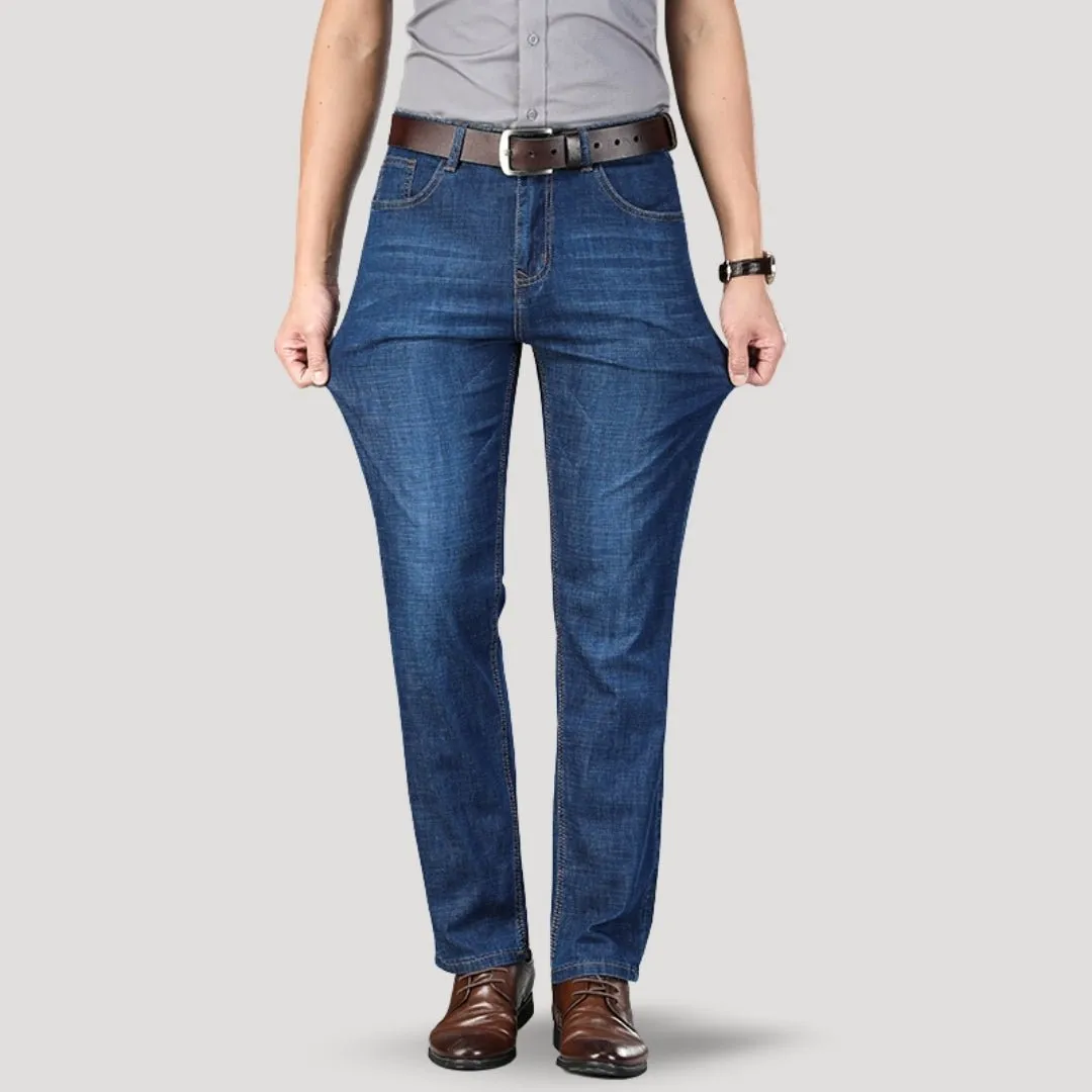 Straight Leg Jeans – Classic Fit – Clean Mid-Wash Denim