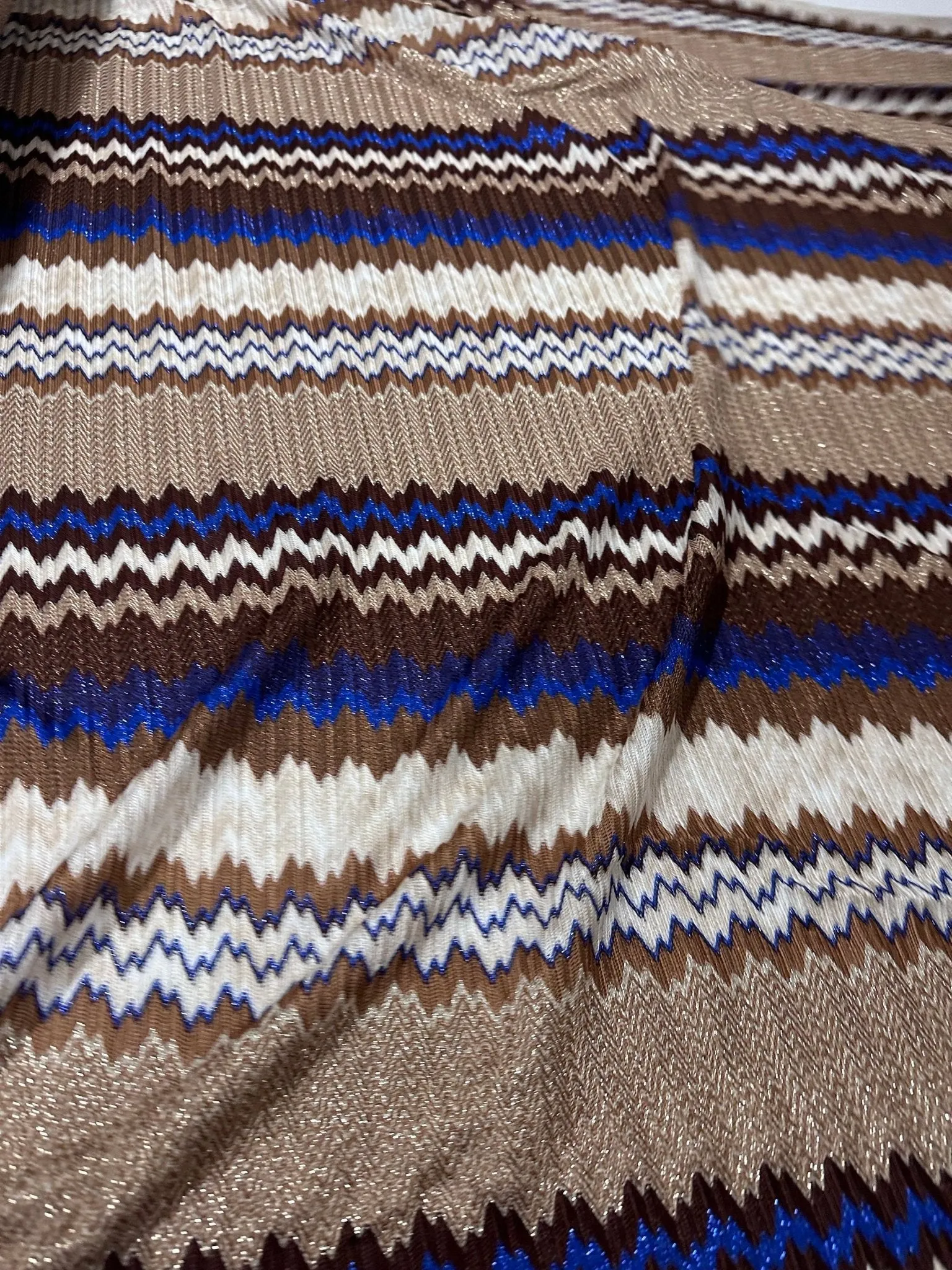 Zigzag Knit Mesh Fabric with Shimmer Elastic Jersey for Fashion Apparel
